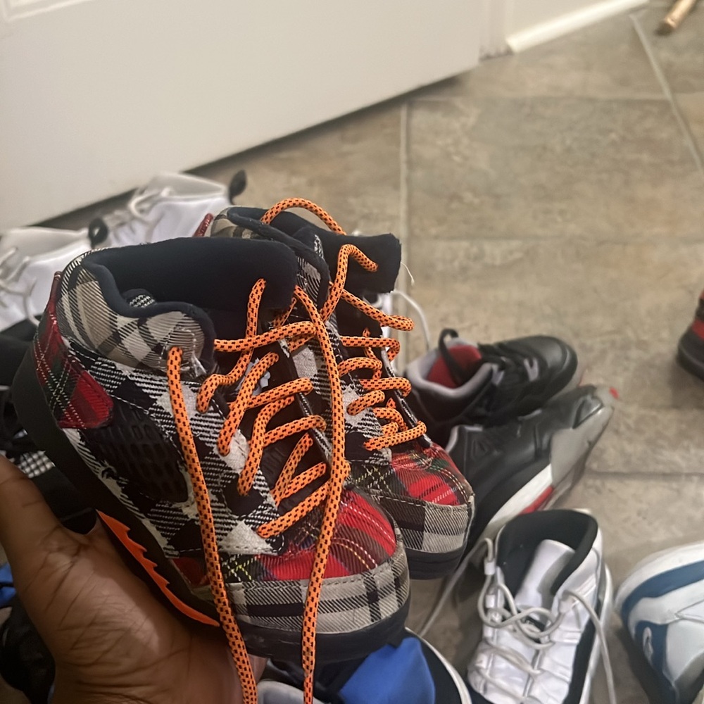 Jordan 5 retro plaid worn once for pictures size 10c